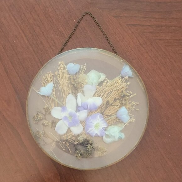 Vintage Pressed Floral Suncatcher Wall Hanging - Picture 2 of 5